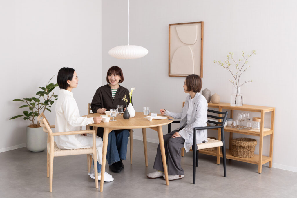 バブルランプを取り入れたダイニングコーディネート