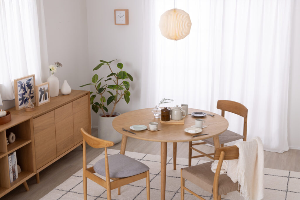 カーテンのあるコーディネート