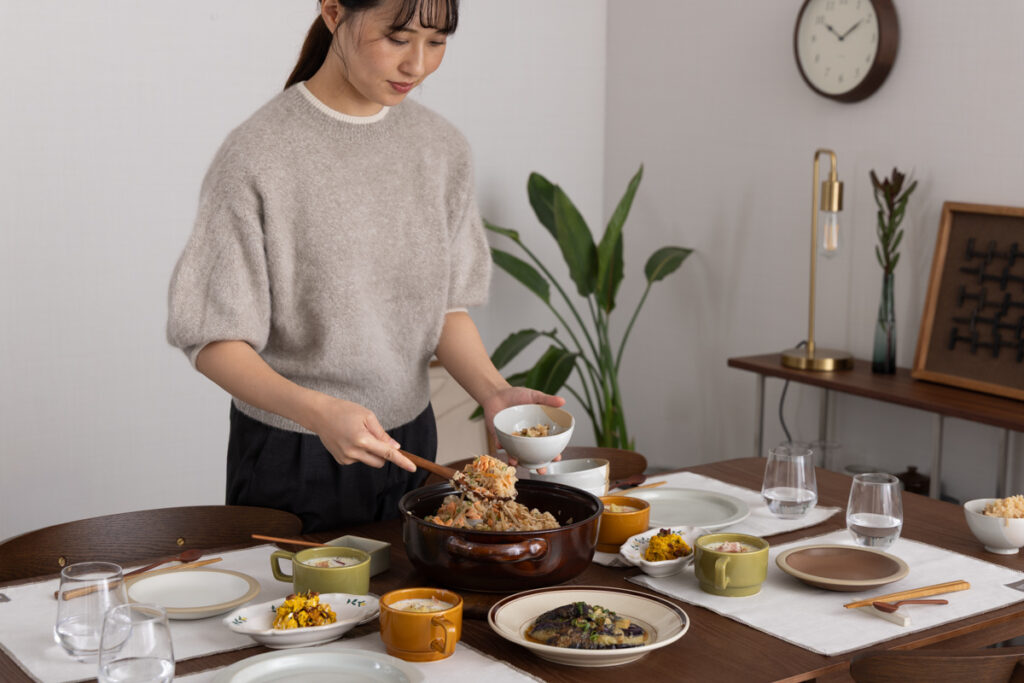 土鍋で炊き上げた鮭の炊き込みご飯