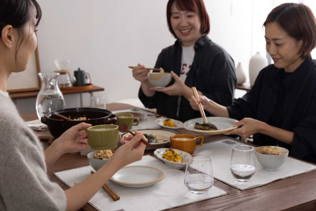 ダイニングでほっとする温もりを分かち合う大切なひととき