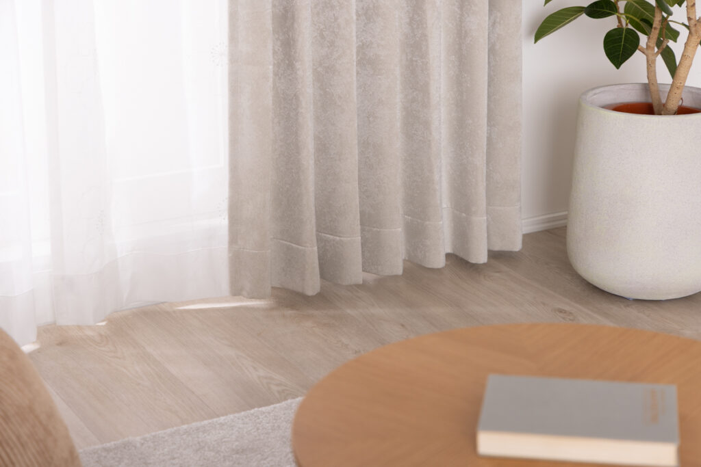 スエード調カーテンの窓辺コーディネート①