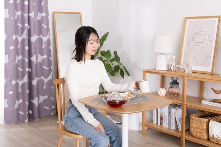 お気に入りのカーテンで気持ち華やか、ナチュラルポップなお部屋