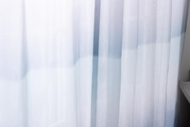 デザインレースで演出するアートな寝室