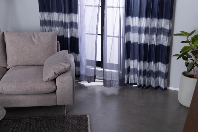 藍染のような深みのある色合いでつくるリビング