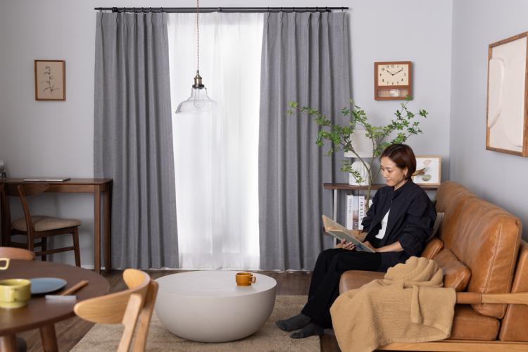ブラウンとグレーでつくる、あたたかくて心地いい大人のモダンリビング