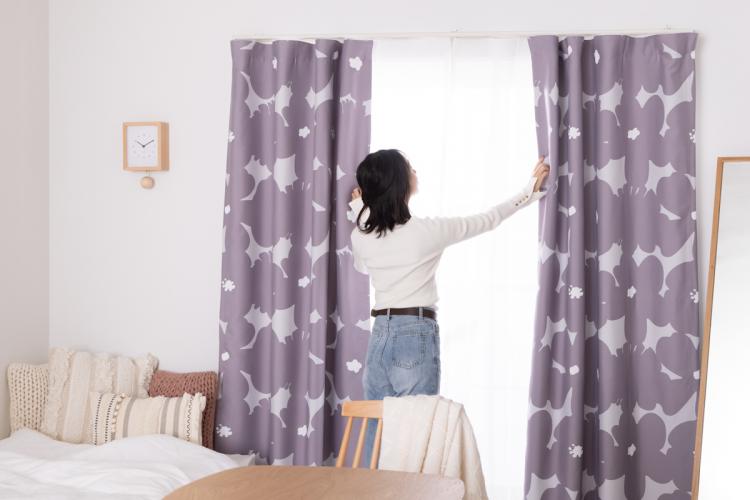 お気に入りのカーテンで気持ち華やか、ナチュラルポップなお部屋