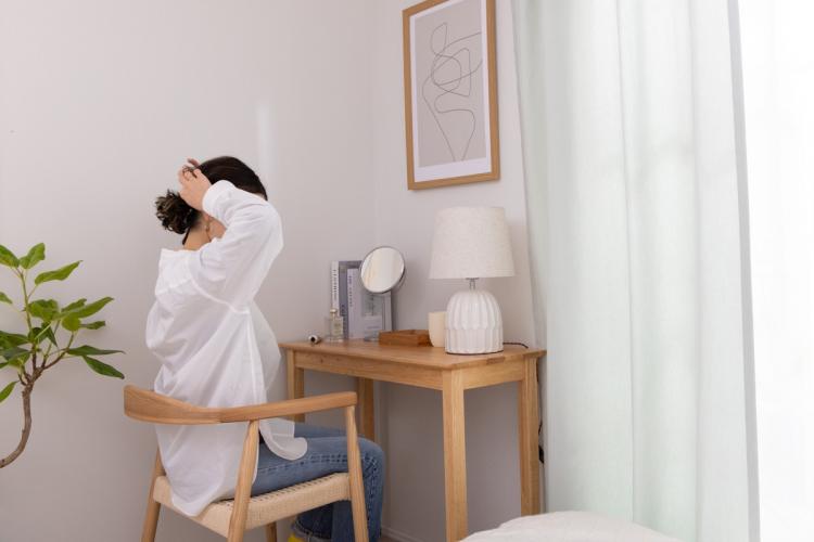 シンプル北欧スタイルにくすみカラーを添えたお部屋で、丁寧な生活を