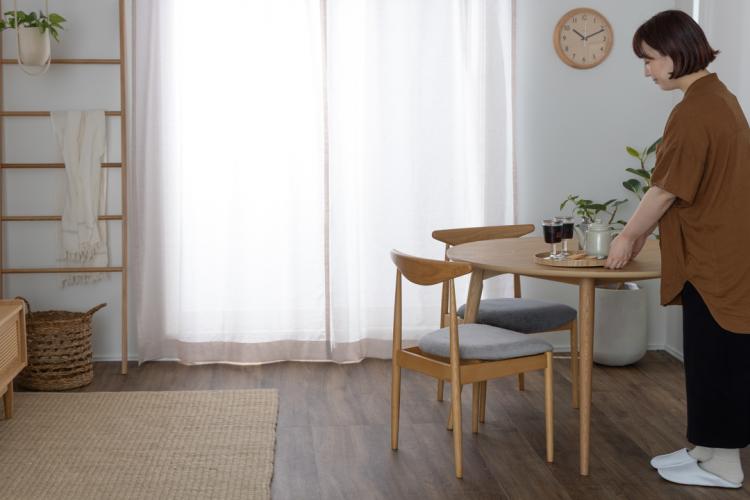 コーヒーで染められたサスティナブルなレースカーテン