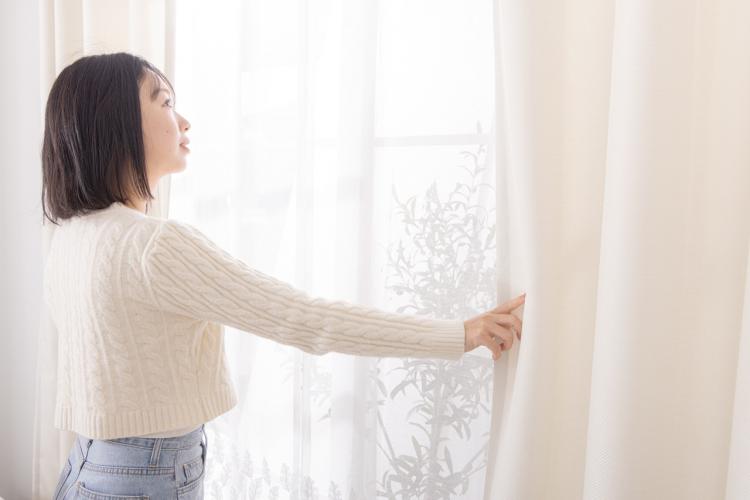 ホワイト＋カラーでトレンド感のある7畳ではじめてのひとり暮らし