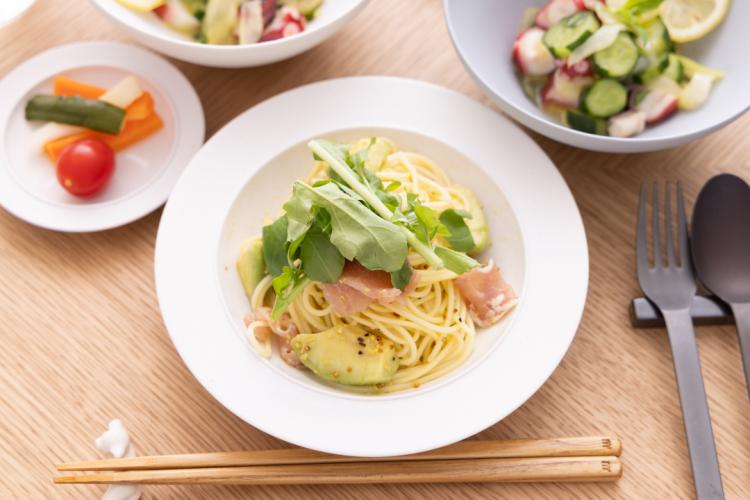 涼やかな夏のリビングダイニング｜ジャパンディスタイルの家具とテーブルコーディネート術