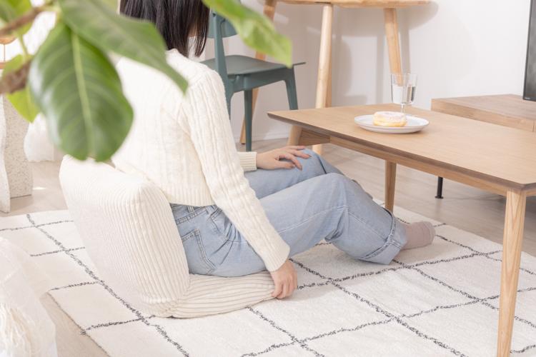 ホワイト＋カラーでトレンド感のある7畳ではじめてのひとり暮らし