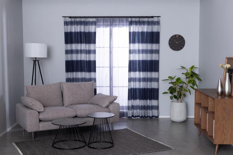 藍染のような深みのある色合いでつくるリビング