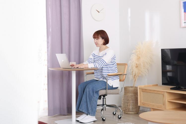 カラフルポップな７畳のお部屋で、お仕事もプライベートも心ときめく