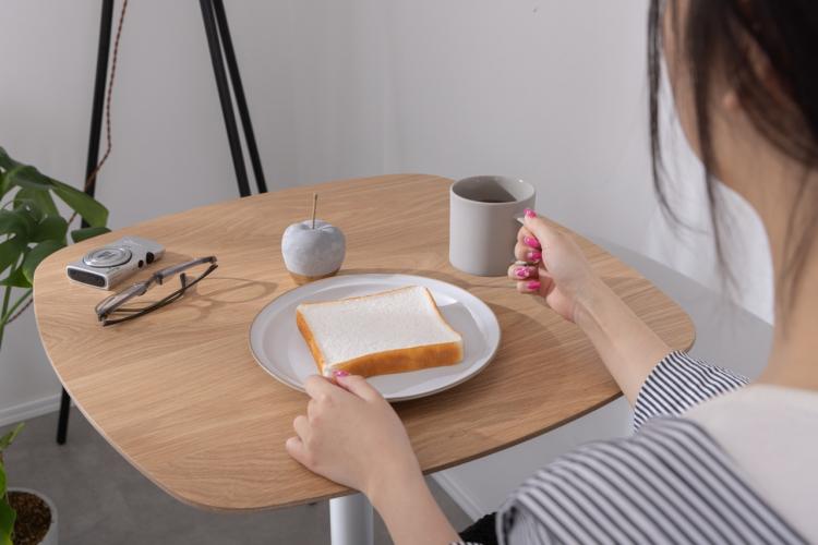 クールな美容師女子の無機質×ナチュラルなワンルームのお部屋