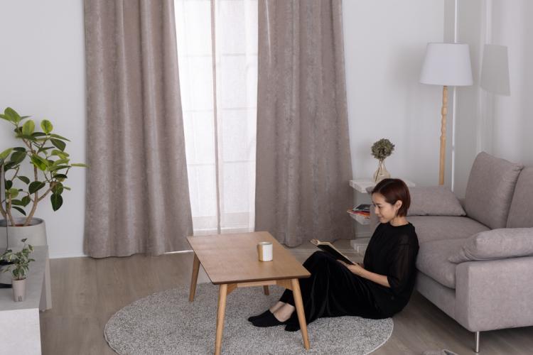 ベルベット調カーテンでやすらぐリビング
