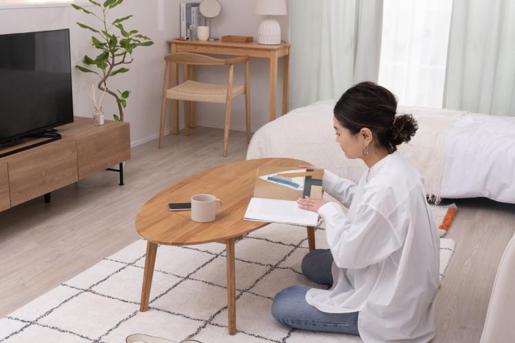 シンプル北欧スタイルにくすみカラーを添えたお部屋で、丁寧な生活を