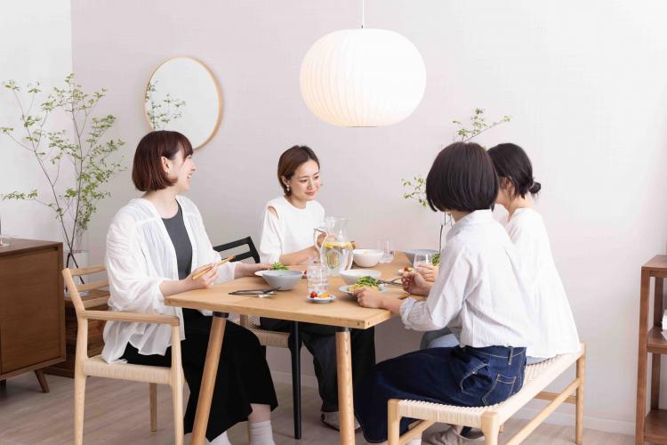 涼やかな夏のリビングダイニング｜ジャパンディスタイルの家具とテーブルコーディネート術