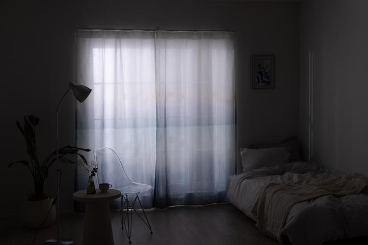 デザインレースで演出するアートな寝室