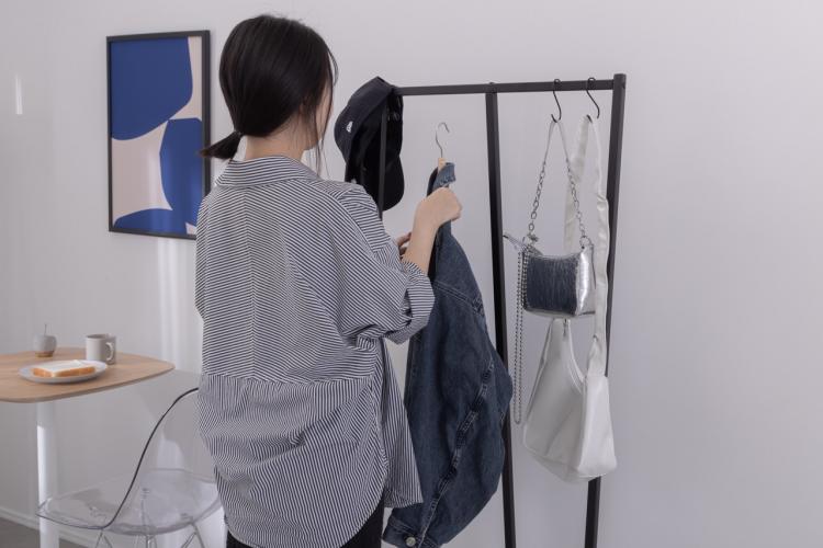 クールな美容師女子の無機質×ナチュラルなワンルームのお部屋