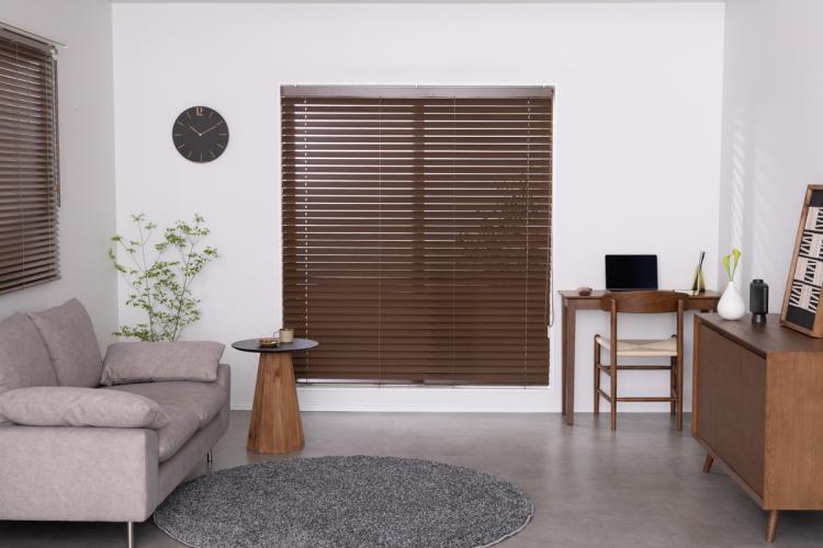 ウッドブラインド整えるジャパンディなリビング
