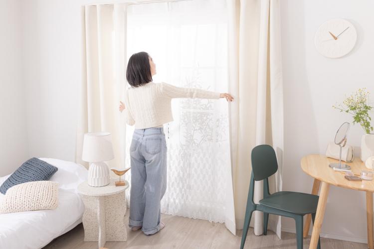 ホワイト＋カラーでトレンド感のある7畳ではじめてのひとり暮らし